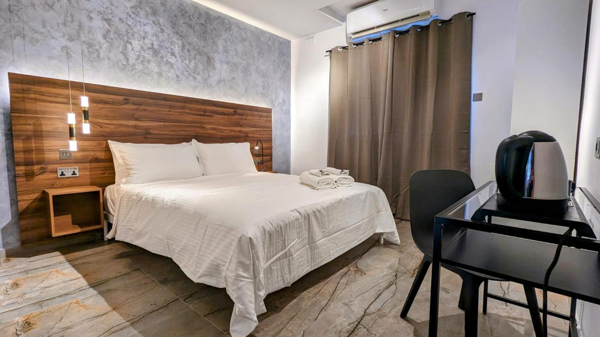 De La Croix Hotel Saint Julian's Bagian luar foto